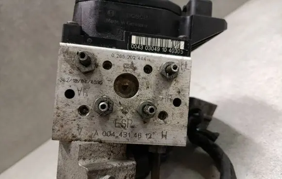 Mercedes-Benz S W221 ABS Pump A0044314612 004303049