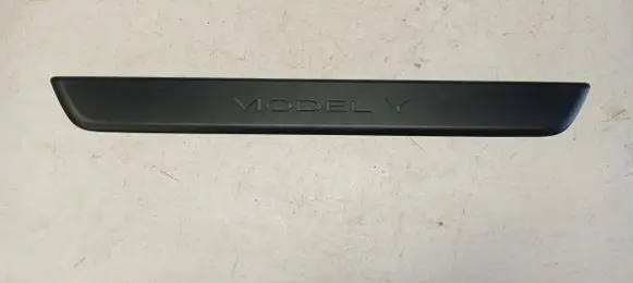 Tesla Model Y Front sill trim cover 149430100A 149430100B