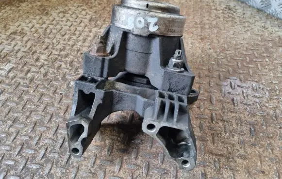 Ford Mondeo MK IV Engine mount bracket 6G916F012DD 6G906030AA