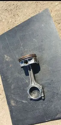 Ford Mustang VI Piston with connecting rod