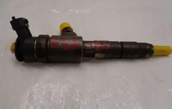 Peugeot 207 Fuel injector 0445110339
