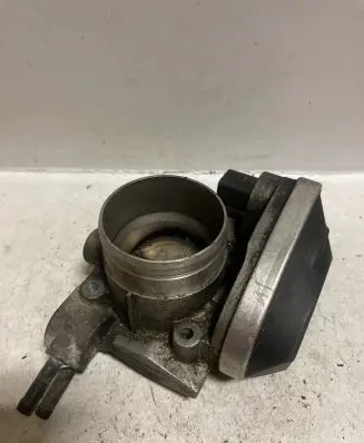 Volkswagen PASSAT B5.5 Throttle valve 06B133062L 40823C523006