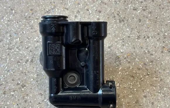 BMW 4 G22 G23 G24 G26 Thermostat/thermostat housing 8678822