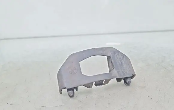 Mercedes-Benz R W251 Fender mounting bracket A2516900021