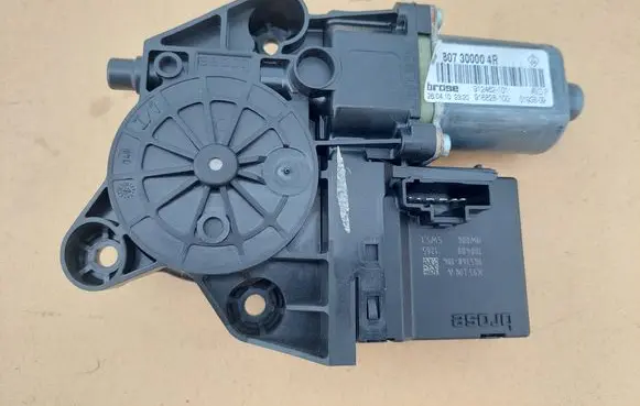 Renault Megane III Front door window regulator motor 807300004R 912462101 916828100