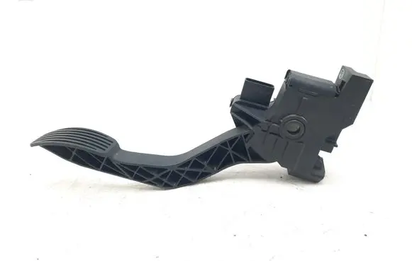 Accelerator throttle pedal