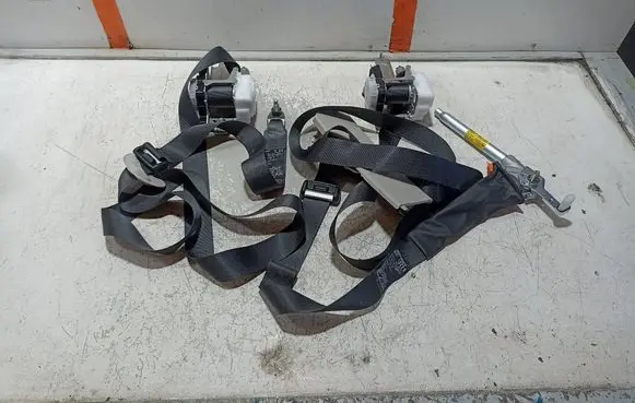 Subaru Outback (BT) Front seatbelt