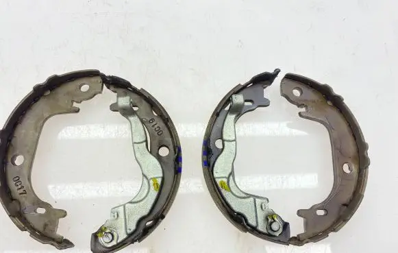 Toyota Prius+ (ZVW40) Handbrake/parking brake pads 