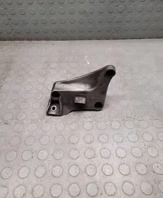 BMW 5 E39 Engine mounting bracket 6750441