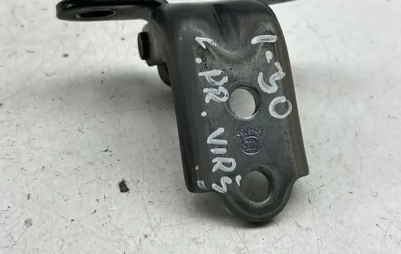 Hyundai i30 Front door upper hinge 