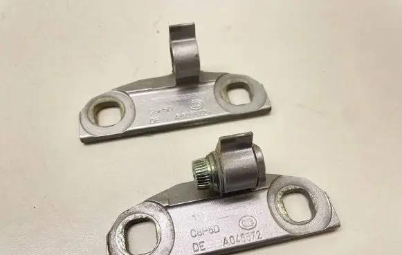 Volvo XC60 Rear door lower hinge A046572 C8P5D