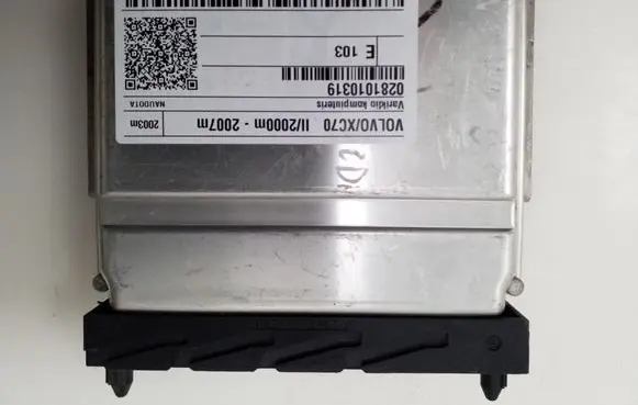 Volvo XC70 Engine control unit/module 0281010319
