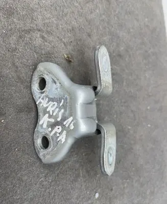 Toyota Auris E180 Front door lower hinge 