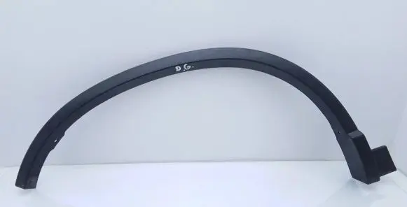 Rear fender molding trim