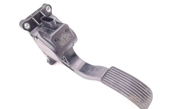 Accelerator throttle pedal