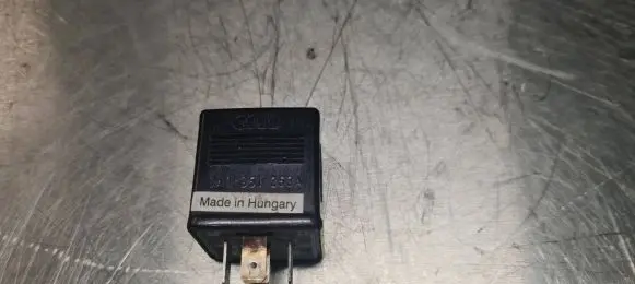 Audi A6 S6 C5 4B Other relay 8A0951253A