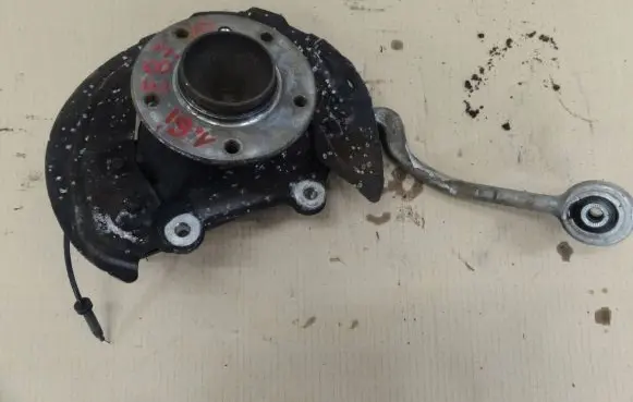 BMW 1 E81 E87 Front wheel hub spindle knuckle