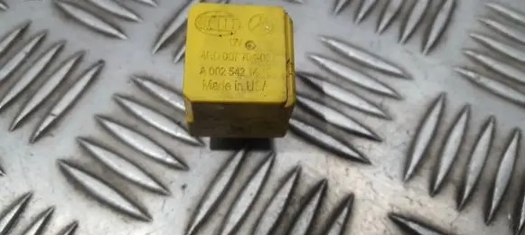 Mercedes-Benz C W203 Other relay a0025421419 4ra00779400