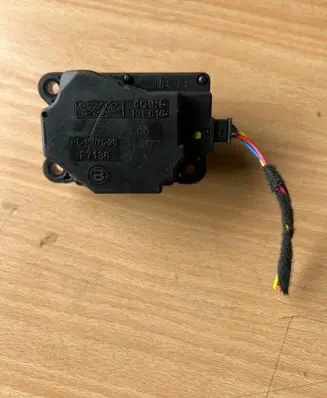 Volvo XC60 A/C air flow flap actuator/motor PL1607526 F7138