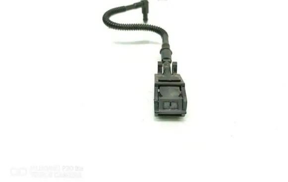 Volkswagen PASSAT B5 Windshield washer spray nozzle 8E0955985