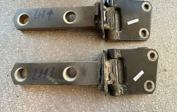 Nissan Patrol Y61 Loading door hinge set 90401VB060