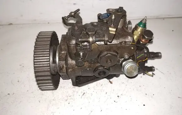 Volkswagen Polo III 6N 6N2 6NF Fuel injection high pressure pump 028130082J 028130082JLUCAS