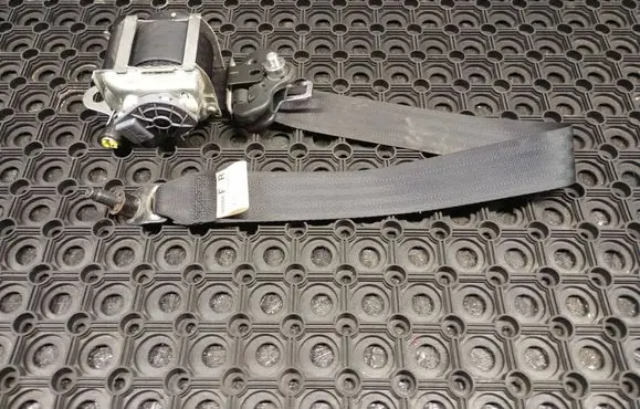 Nissan Juke I F15 Front seatbelt 6167590 140623