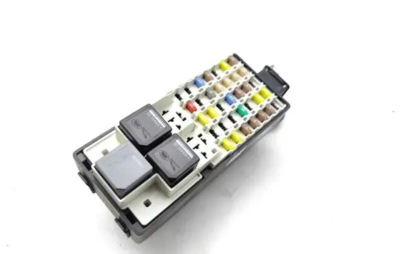 Jaguar XE Fuse module DH2214B192CA V23136B1X133