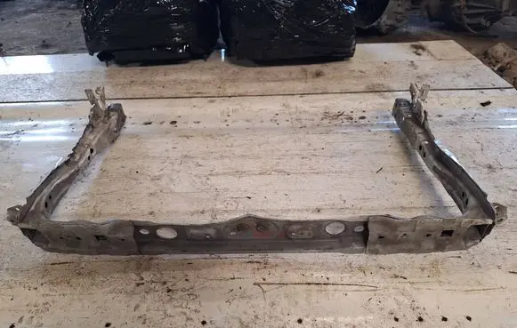 Toyota Prius (XW30) Bottom radiator support slam panel 