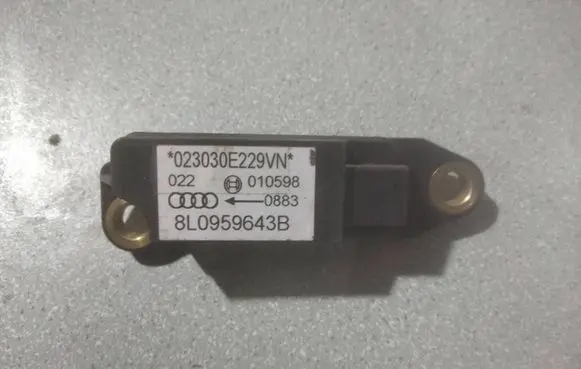Audi A3 S3 8L Airbag deployment crash/impact sensor 8L0959643B 023030E229VN