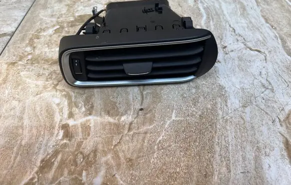 Maserati Levante Dashboard side air vent grill/cover trim 6700670600 01000079001