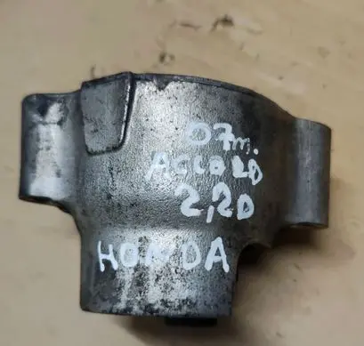Honda Accord Engine mount bracket