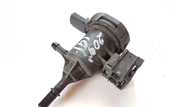 Mercedes-Benz C W204 Vacuum valve A0014760532