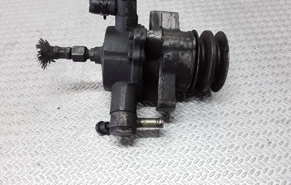 Mazda 626 Vacuum pump X2T50299