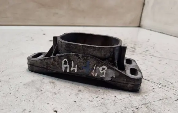 Audi A4 S4 B6 8E 8H Engine mounting bracket 8E0199335A