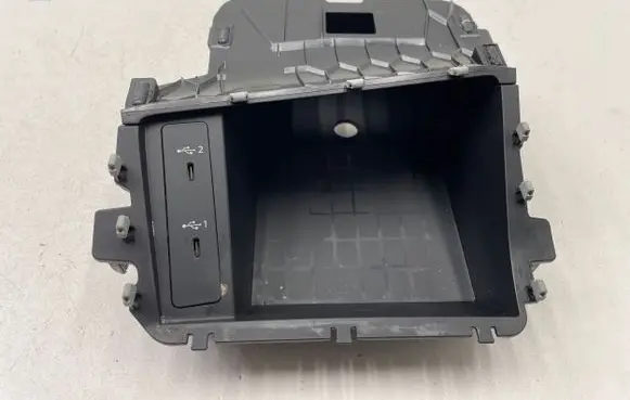 Audi Q3 F3 Glove box 83C857925