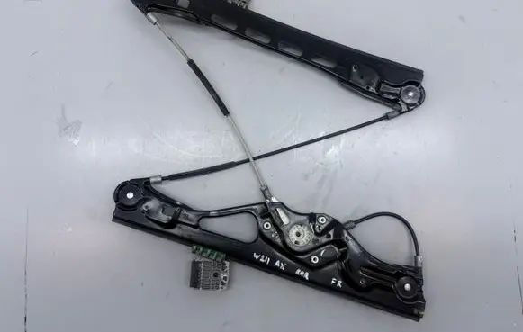 Mercedes-Benz E W211 Front window lifting mechanism without motor A2117200246