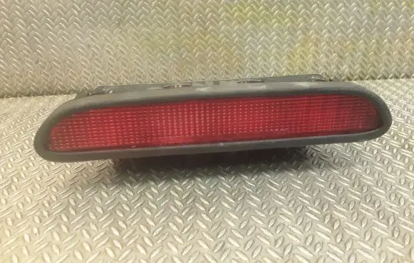 Third/center stoplight