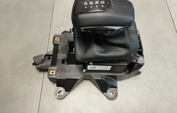 Volkswagen Amarok II Gear shifter/selector MB3P7P427GFW 2HJ711025