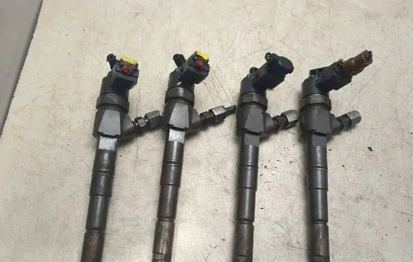 Opel Insignia A Fuel injectors set 0445110327