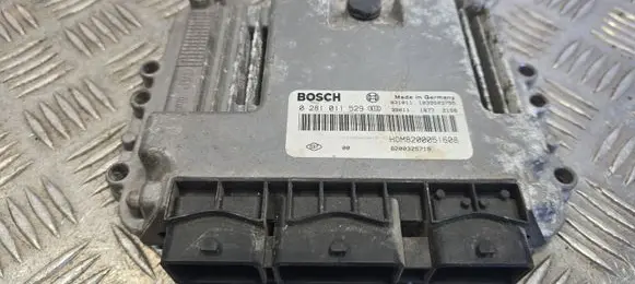 Opel Vivaro Engine control unit/module 8200325719