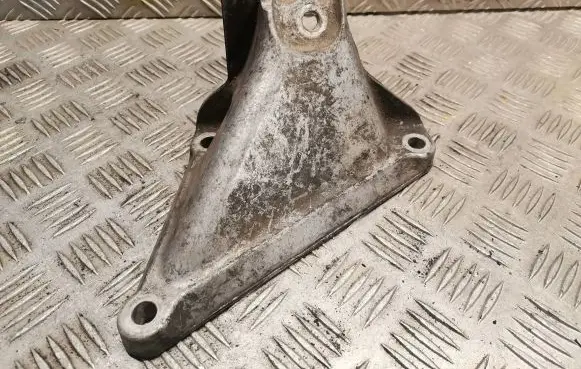 BMW 5 E60 E61 Engine mounting bracket 6769153