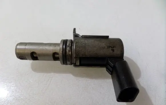 Volkswagen Golf V Camshaft vanos timing valve 03C906455A
