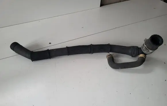 Toyota Avensis T270 Engine coolant pipe/hose