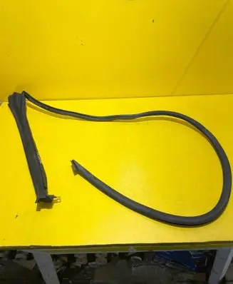 Audi A4 S4 B6 8E 8H Front door rubber seal 8H0831708A