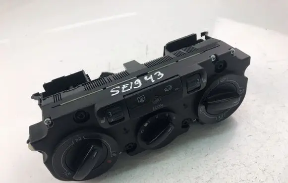 Volkswagen Golf V Climate control unit 537011CF