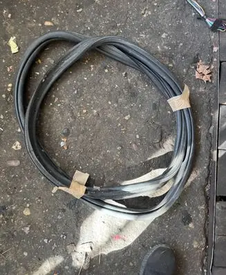 Trunk rubber seal (body)