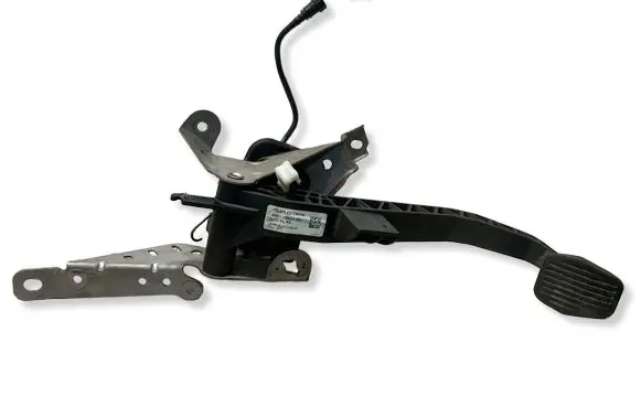 Ford Focus Clutch pedal 4M517B633AN