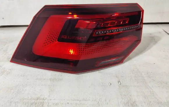 Volkswagen Golf VIII Rear/tail lights 5H0945207A 81990101 9901011084