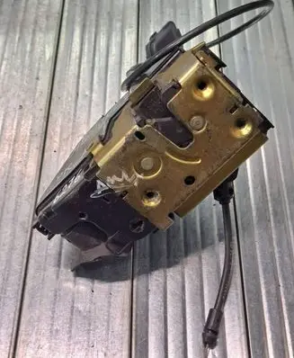 Renault Megane II Front door lock